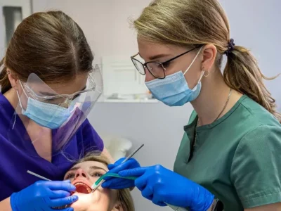 استخدام دستیار دندانپزشک